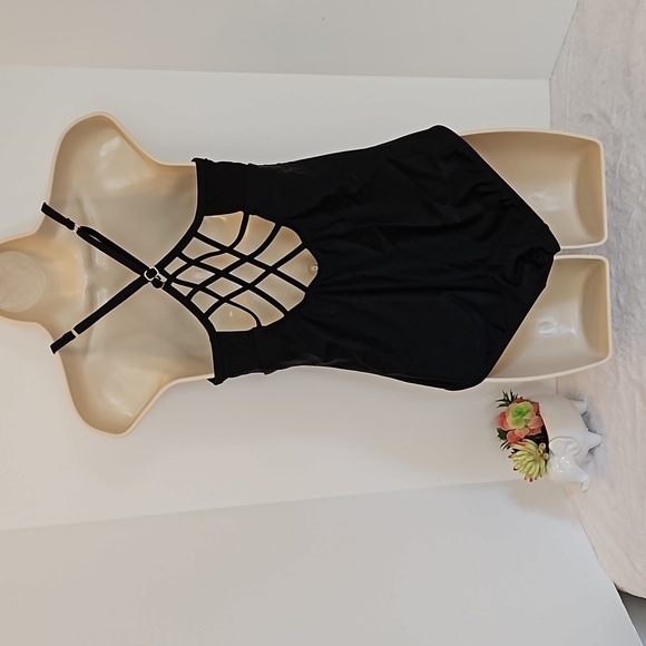 Kona Sol Size M Black criss-cross back One-piece strappy swimsuit summer outfit - Picture 12 of 16